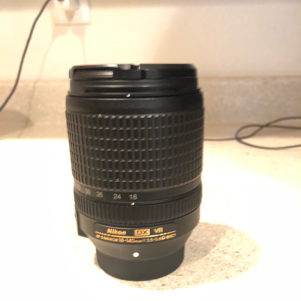 Nikon 18-140 mm lens